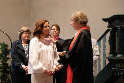 Kreispfarrerin Martina Wittkowski segnete Birte Rüder mit bewegenden Worten.