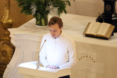 Den Lektorendienst in der Christmette hatte Fynn Adomeit übernommen.