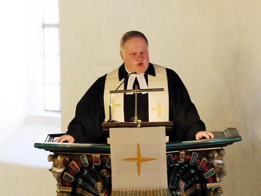Pfarrer Dr. Oliver Dürr hielt die Predigt zur Eröffnung der Synode.
