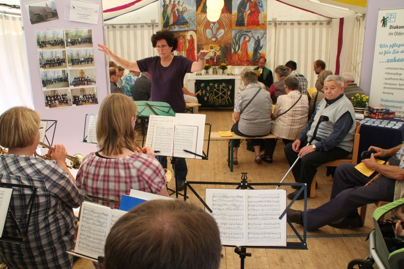 und der Posaunenchor aus Holle-Wüsting begleitete die Andacht.<br>