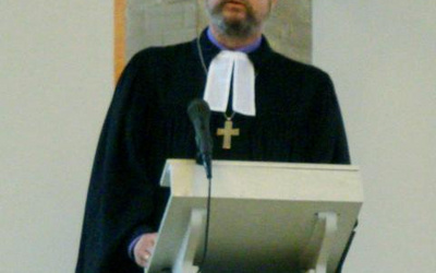 Oberkirchenrat Olaf Grobleben bei seiner Abschiedspredigt.