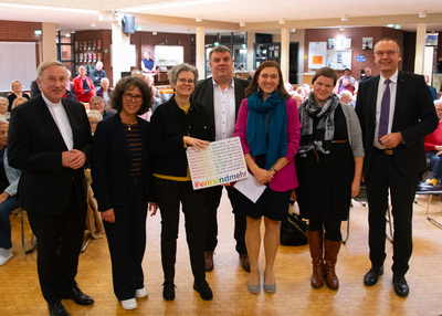 Bekannten sich anlässlich des Reformationstages klar zur Demokratie: Weihbischof Wilfried Theising (v.l.), Carola Schede, Claudia Lehnort, Carsten Feist, Gabriela Kurth, Wiebke Breitenbach und Bischof Thomas Adomeit