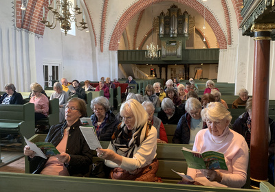 Ruhig und positiv klingen die Lieder der Maori-Frauen, die in den WGT-Gottesdiensten, wie hier in der St.-Petri-Kirche in Westerstede, angestimmt wurden. 