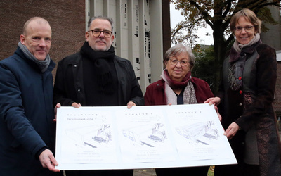 Vorstellung der neuen Pläne für die Versöhnungskirche in Ohmstede (von rechts nach links): Pfarrerin Ines Heinke und Kirchenälteste Waltraud Tramann sowie Gerhard Wessels und Wolfgang Hündling vom Vorstand der Gemeinnützigen Werkstätten. Foto: ELKiO/Dirk-Michael Grötzsch