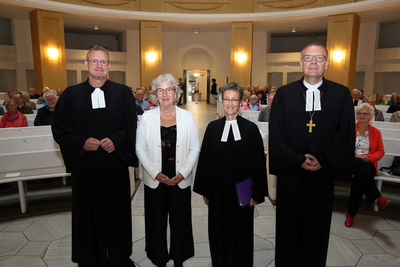 Festgottesdienst – 50 Jahre TelefonSeelsorge Oldenburg in der Oldenburger St. Lamberti-Kirche (von rechts nach links): Bischof Thomas Adomeit, Pfarrerin Elke Andrae, Elke Henken und Kreispfarrer Torsten Maes