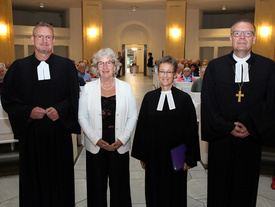 Festgottesdienst – 50 Jahre TelefonSeelsorge Oldenburg in der Oldenburger St. Lamberti-Kirche (von rechts nach links): Bischof Thomas Adomeit, Pfarrerin Elke Andrae, Elke Henken und Kreispfarrer Torsten Maes