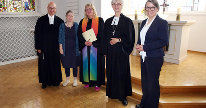 Einführungsgottesdienst in der Kapelle des Ev.-luth. Oberkirchenrats in Oldenburg (von links nach rechts): Pastor Tilman Kingreen aus Hannover, Krankenhausseelsorgerin Silvia Teuwsen (Klinikum Oldenburg), Pfarrerin Tanja Bödeker, Oberkirchenrätin Gudrun Mawick und Pröpstin Wiebke Vielhauer aus Uelzen.