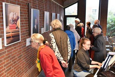 Seit dem 2. Advent ist in der Bloherfelder Kirche in Oldenburg die Ausstellung „Ebenbilder“ zu sehen.