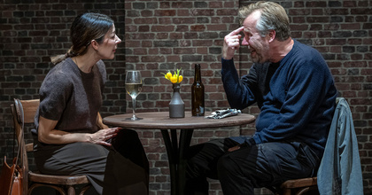 Szene aus dem Stück „State of the Union“ mit Hannah Sieh und Andreas Möckel.