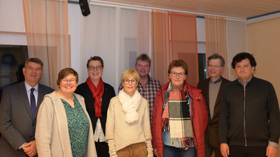 Der Kreiskirchenrat (v.l.) besteht aus dem Vorsitzenden der Kreissynode Jost Richter, Pfarrerin Susanne Stephan, Kreispfarrerin Christiane Geerken-Thomas, Birgit Bethge, Ingo Ostendorf, Annegret Conrady, Johannes Rauhut und Pfarrer Christopher Iven. 