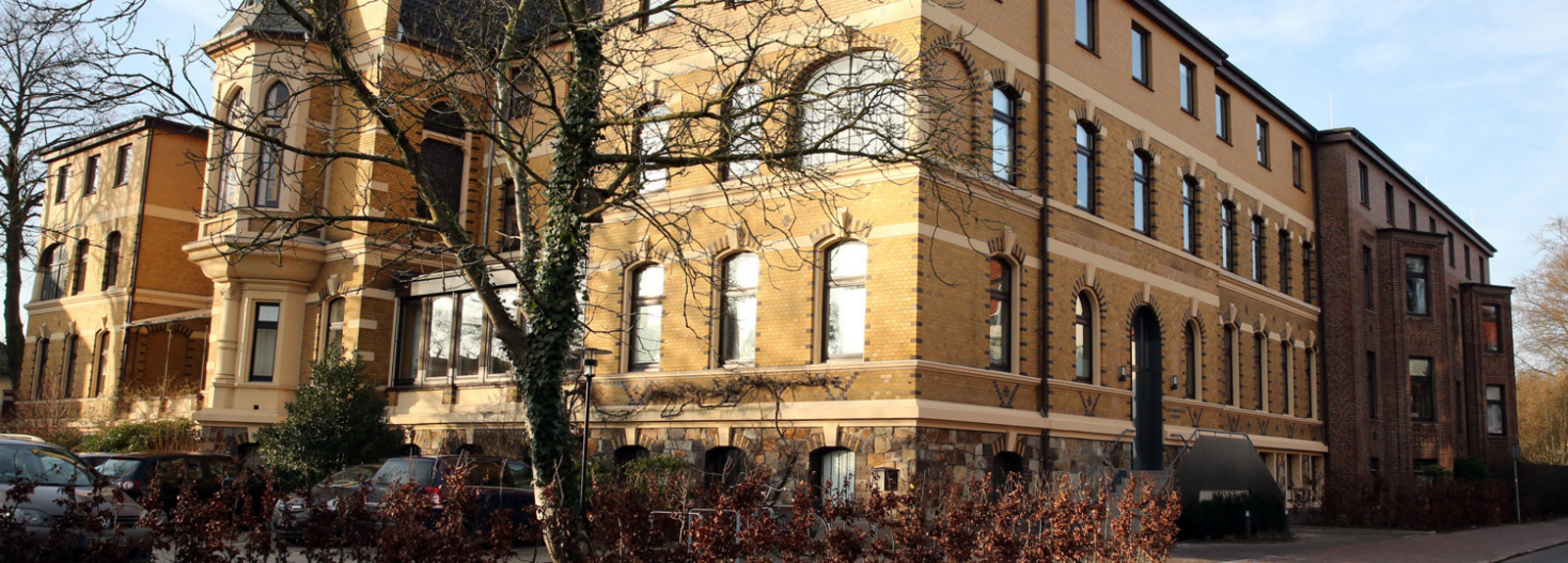 Außenaufnahme des Oberkirchenrat Gebäudes im Philosophenweg in Oldenburg.