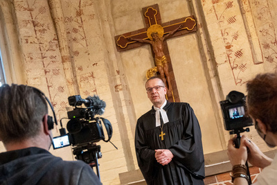 Bischof Thomas Adomeit während der Aufzeichnung des Video-Gottesdienstes in der Gertrudenkapelle in Oldenburg.