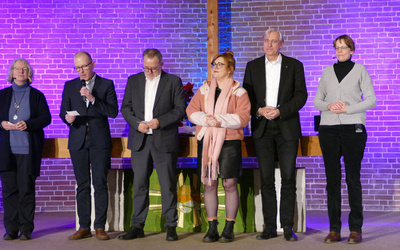 Gemeinsam sprachen Pastorin Andrea Burfeind, Wolfgang Hündling, Gerhard Wessels, Pastorin Saskia Schoof, Pastor Dr. Stefan Welz und Pastorin Ines Heinke den Schlusssegen.