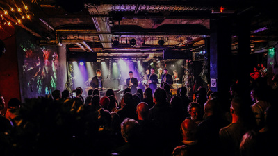 Das „Hamburg Art Ensemble“ unter der Leitung von Hauke Renken und Leon Saleh präsentiert eine Hommage an die Rockband Deep Purple.