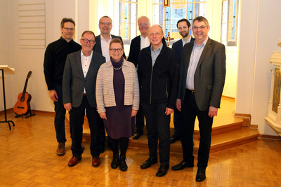 Treffen zum Austausch mit berufenen Mitgliedern der Synode (von links nach rechts): Prof. Dr. Michael Freitag, Dr. Bernd Sundermeier, Bischof Thomas Adomeit, Claudia Reetz, Oberkirchenrat Udo Heinen, Dr. Thomas Rieckhoff, Oberkirchenrat Sebastian Groß und Oberkirchenrat Lars Dede.