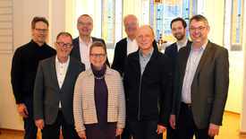 Treffen zum Austausch mit berufenen Mitgliedern der Synode (von links nach rechts): Prof. Dr. Michael Freitag, Dr. Bernd Sundermeier, Bischof Thomas Adomeit, Claudia Reetz, Oberkirchenrat Udo Heinen, Dr. Thomas Rieckhoff, Oberkirchenrat Sebastian Groß und Oberkirchenrat Lars Dede.