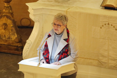 Den Lektorendienst in der Christmette hatte Synodenpräsidentin Sabine Blütchen übernommen.