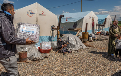 Große Anteilnahme lösten die Erdbeben in der Türkei und Syrien im Februar 2023 aus. 22,2 Millionen Euro Spenden gingen dafür ein, wodurch Betroffene der Naturkatastrophe schnell mit Zelten, Matratzen oder Sanitäreinrichtungen versorgt werden konnten, wie hier im Camp Nummer 1 im Bezirk Adıyaman Centre. 