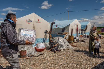 Große Anteilnahme lösten die Erdbeben in der Türkei und Syrien im Februar 2023 aus. 22,2 Millionen Euro Spenden gingen dafür ein, wodurch Betroffene der Naturkatastrophe schnell mit Zelten, Matratzen oder Sanitäreinrichtungen versorgt werden konnten, wie hier im Camp Nummer 1 im Bezirk Adıyaman Centre. 