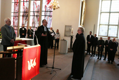 Mit einem festlichen Gottesdienst in der Stadtkirche Delmenhorst wurde Kreispfarrer Bertram Althausen in den Ruhestand verabschiedet.