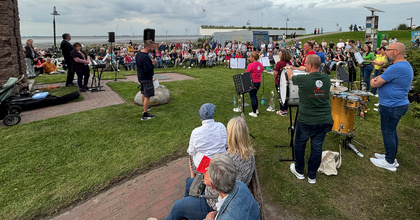 Bis zu 250 Gäste bilden jeweils bei der „Kirche am Deich“ in Dangast die „Deichgemeinde“.
